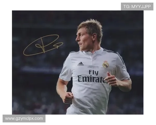 足球明星签名男生版如何选择最具个性的签名风格与技巧分享