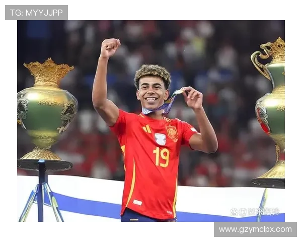 玻璃足球明星背后的故事与传奇成就揭秘 玻璃足球明星背后的故事与传奇成就揭秘