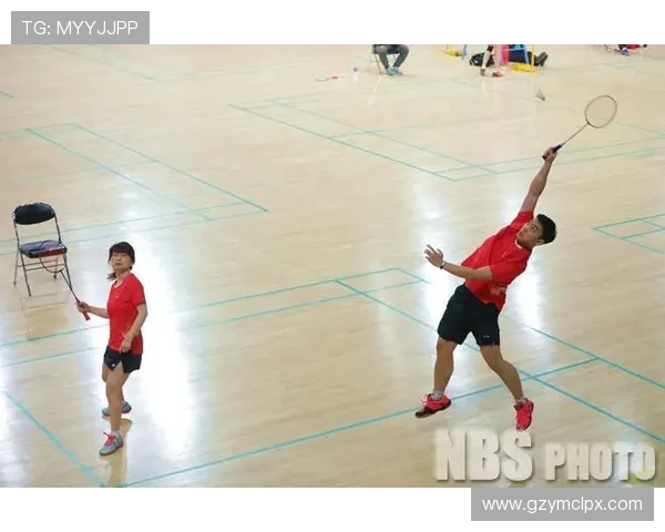 羽毛球精神：重庆羽毛球队拼搏历程的真实记录与感悟